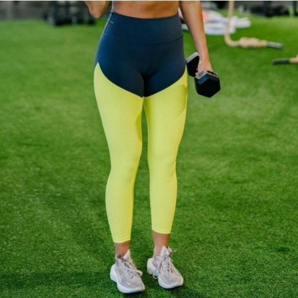 Zyia Active Parallel Luxe Gray High Rise Ribbed Ruched 7/8 Tight Leggings - Picture 1 of 11